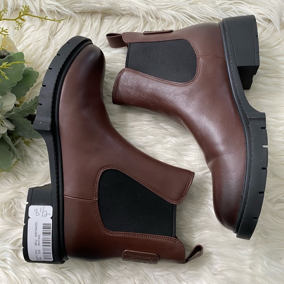 NWT COACH
Lyden Leather Chelsea Booties - Picture 9 of 12